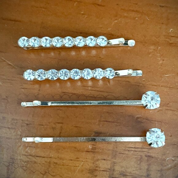 "brides & hairpins" Brand , 2 pair, Gold tone & Crystal hair pins, Original box - Picture 2 of 5